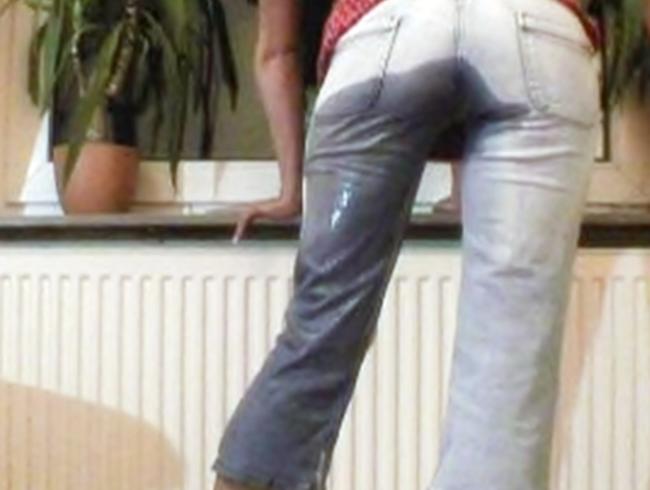 Squirt Queen Porno Video: Jeans u. High Heels voller Natursekt 1. Teil